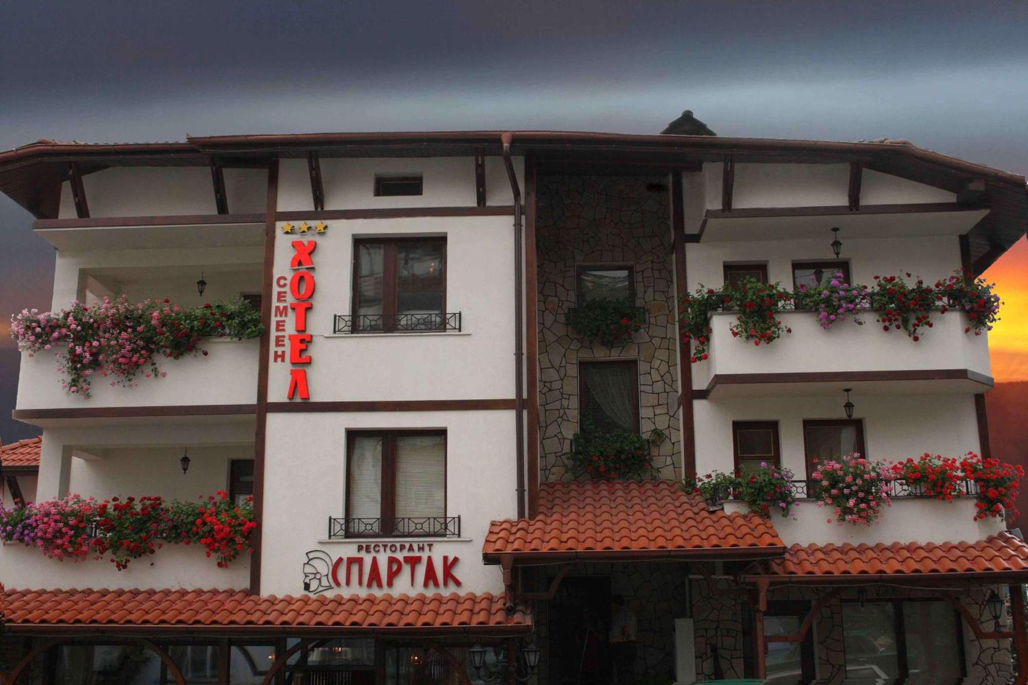 Spartak Family Hotel Smolyan Exterior foto